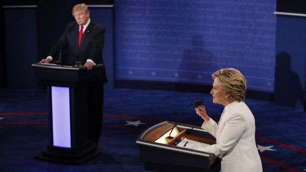 Donald Trump y Hillary Clinton en el tercer y último debate.