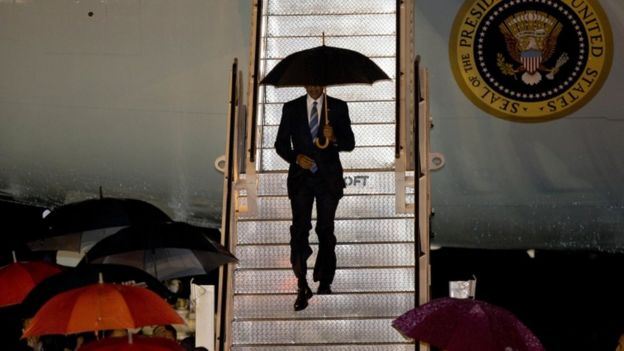 President Obama arrives in Vientiane