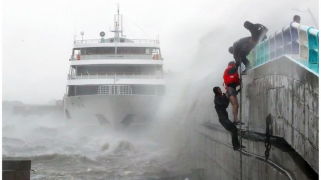 South Korean coast guards try to rescue crew members of a stranded passenger ship on 5 October 2016.