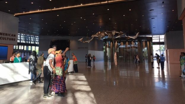 Crianças brincam no Museu de História e Cultura Afroamericana