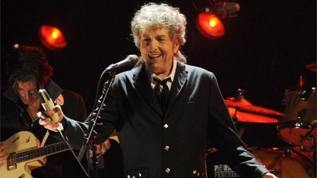 Bob Dylan durante una presentación.