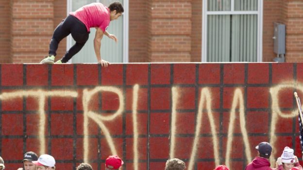 Muro de protesta contra las propuestas de Trump