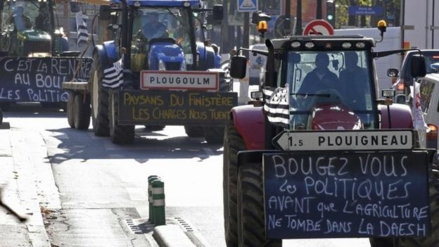 French farmers drive their tractors as they converge on central Paris (03 September 2015)