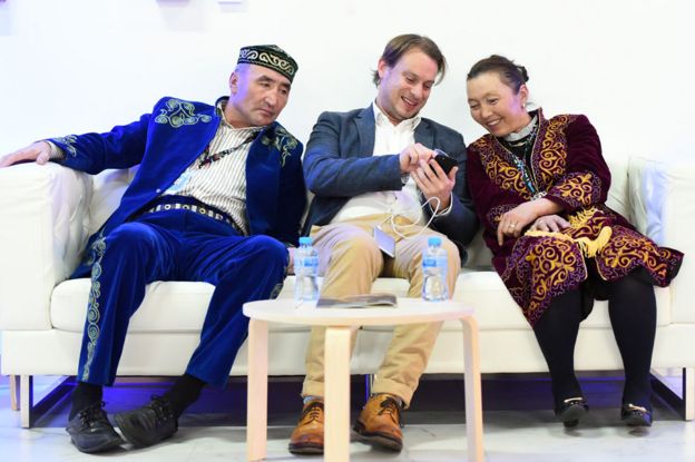 Otto Bell (centre) with Aisholpan's parents, Agalai (right) and Almagul