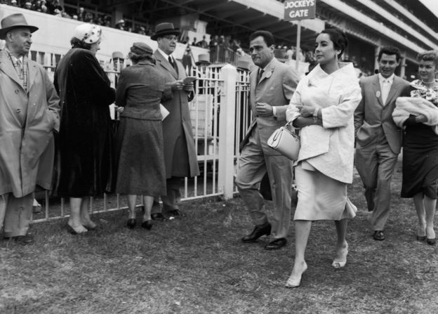5th June 1957: British-born actress Elizabeth Taylor and her husband, film producer Mike Todd (1909 - 1958), attend Derby Day at Epsom with singer Eddie Fisher and his wife Debbie Reynolds. Fisher later left Reynolds to marry Taylor.