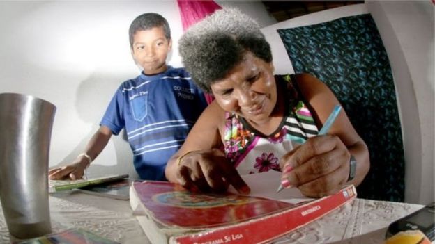 Sandra María escribe junto a su hijo Damiao
