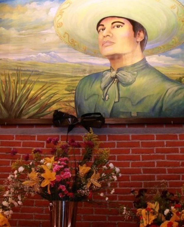 A makeshift memorial sits beneath a picture of Mexican singer Juan Gabriel in the Plaza Garibaldi, the iconic Plaza de los Mariachis in Mexico City, Mexico, 28 August 2016.