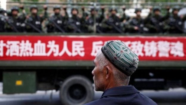 Özerk bölge statüsünde olan Şincan'da nüfusun yüzde 45'ini Müslüman Uygurlar oluşturuyor.