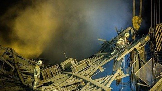 تلاش شبانه آوار برداری حادثه ساختمان پلاسکو
