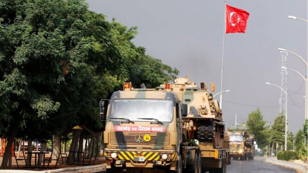 Suriye sınırına ilerleyen Türk askerleri
