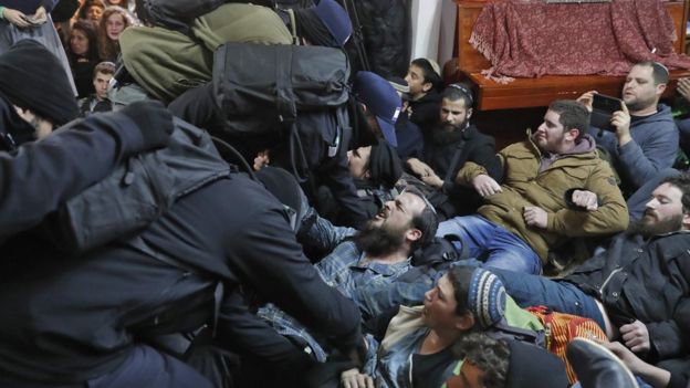 Protesters stage a sit-in during an operation to evacuate the unauthorised settlement outpost of Amona in the occupied West Bank (1 February 2017)