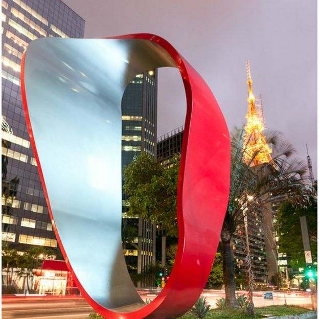 Escultura de Tomie Othake