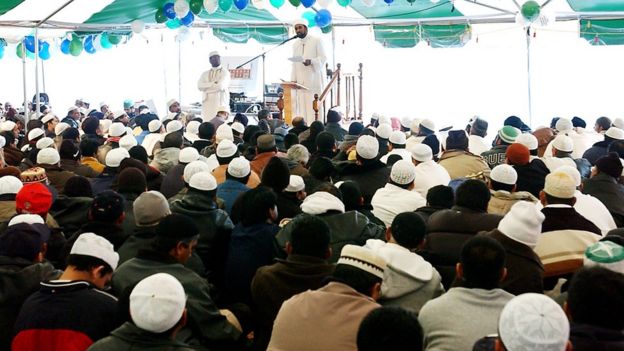 Imam Zameer gives a sermon in New York