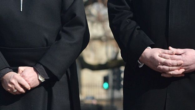 وقفة لممثلي الأديان في بريطانيا