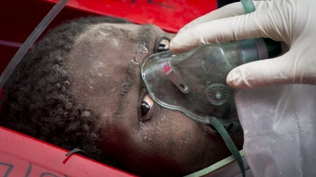 A woman is carried away in a stretcher by medics as she is rescued after being trapped for six days in the rubble of a collapsed building, in the Huruma area of Nairobi (05 April 2016)