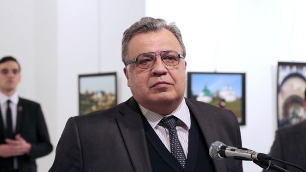 Andrei Karlov with his soon-to-be-assassin, Mevlut Mert Altintas, in the background