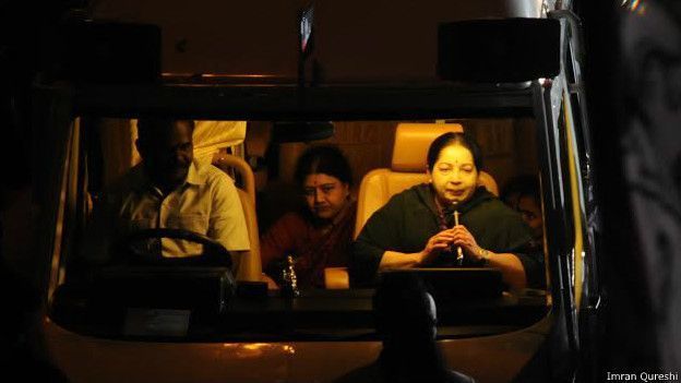 தேர்தல் பிரச்சாரத்தில் ஜெயலலிதாவுடன் சசிகலா