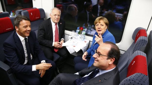 Premiê italiano Matteo Renzi, presidente federal suíço Johann Schneider-Ammann, chanceler alemã Angela Merkel e presidente francês François Hollande fazem viagem inaugural