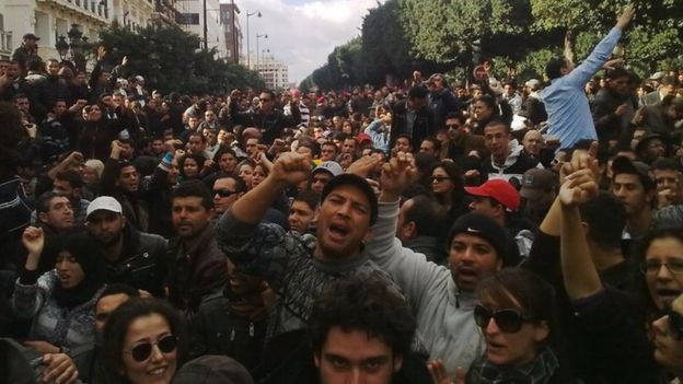 Large crowd of protesters on Avenue Habib Bourguida in central Tunis in January 2011