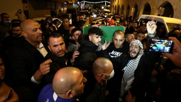Palestinians carry the coffin of Iyad Halaq, an autistic man who was shot dead by Israeli police (31 May 2020)