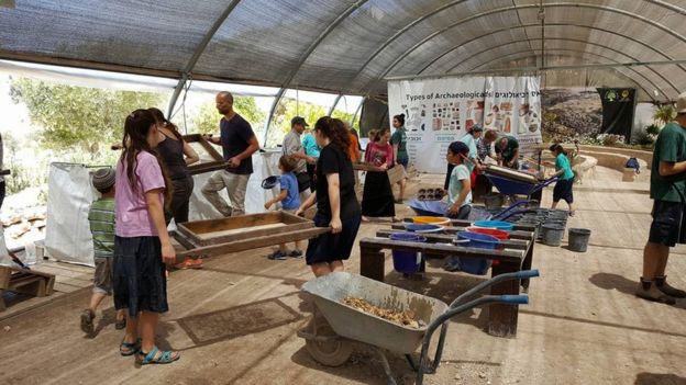 Volunteers at Temple Mount Sifting Project
