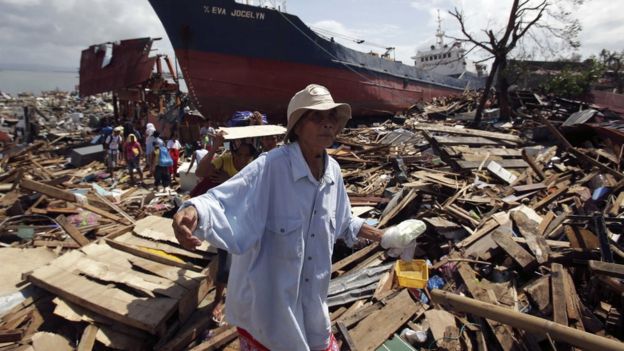 Escombros deixados pelo tufão Haiyan, nas Filipinas, em 2013