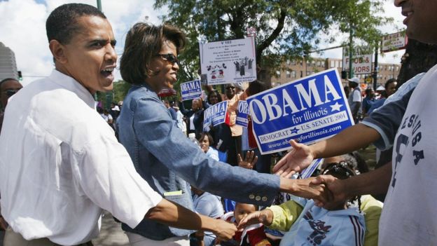 Barack y Michelle Obama haciendo campaña en 2004.
