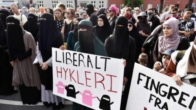 Danimarka'da getirilen yasak, protestolara sebep oldu