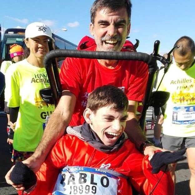 José Manuel Roás con su hijo Pablo corriendo una maratón