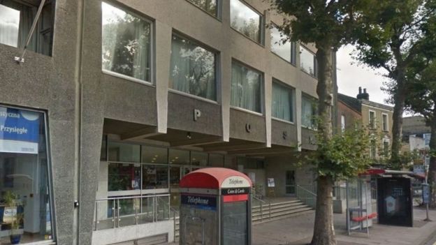 Premiê David Cameron classificou como despresível pichação xenofóbica em centro comunitário polonês