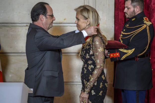 French President Francois Hollande (L) awards the Legion of Honour (Legion d'Honneur) to US Ambassador to France Jane Hartley (R) at the Elysee Presidential Palace in Paris, France, 16 January 2017