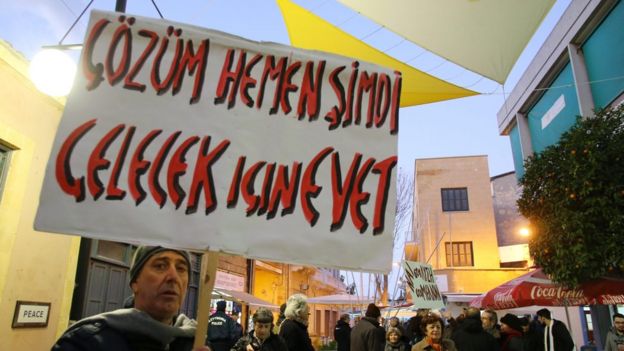 İki Toplumlu Barış İnisiyatifi'nin 14 Aralık'ta Ada'nın iki tarafında düzenlediği yürüyüşe katılan Kuzey Kıbrıslılar