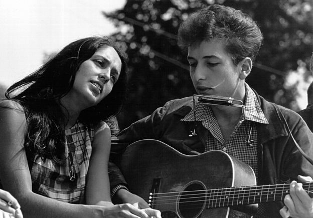 Dylan con Joan Báez en un concierto en Washington en 1963