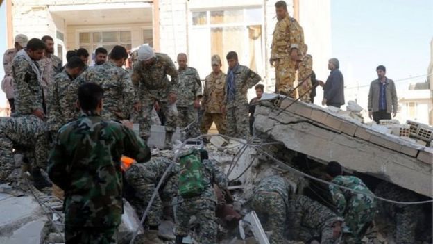 قالت إحدى وكالات الإغاثة في إيران إن 70 ألف شخص باتوا في حاجة إلى مأوى.