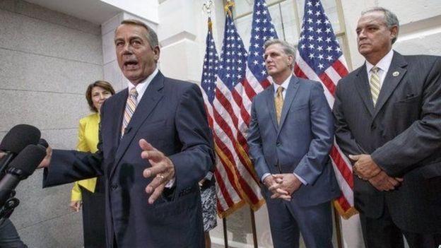 சபாநாயகர் ஜான்போஹெனர் தலைமையில் குடியரசு கட்சியை சேர்ந்தவர்கள் ஒபாமாவின் நிர்வாக ஆணைகளுக்கு எதிராக பேசிய தருணம்.