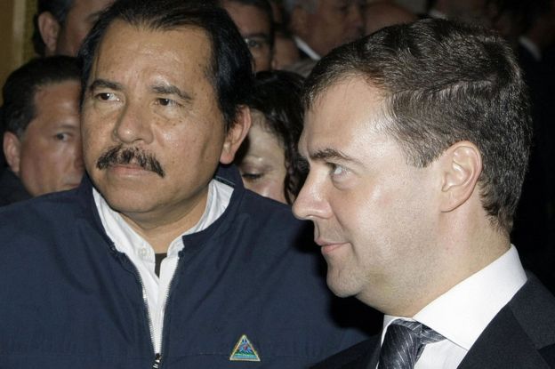 El presidente de Nicaragua, Daniel Ortega, y su homólogo ruso Dmitri Medvedev en el Kremlin, Moscú, en 2008.