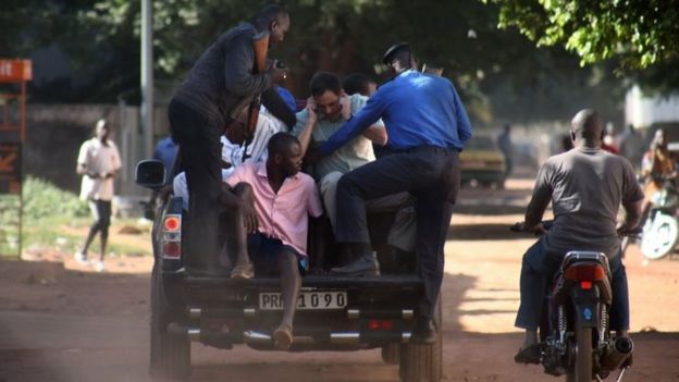 Malian security forces evacuate hostages freed from the Radisson Blu hotel in Bamako on 20 November 2015