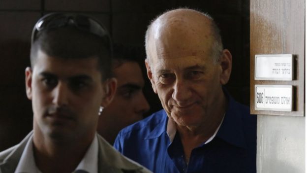 Former Israeli Prime Minister Ehud Olmert (right) leaves Tel Aviv District Court, in this 2014 file picture