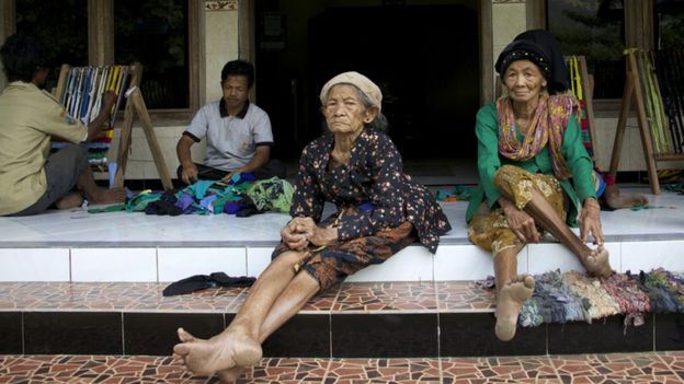 Disabled villagers now earn an income by weaving