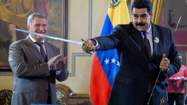 El presidente Nicolás Maduro e Igor Sechin, director ejecutivo de Rosneft (izquierda).