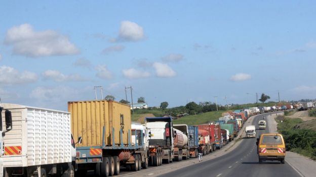 Congestionamiento de Tráfico de 50 Kms de Largo en Kenia 1