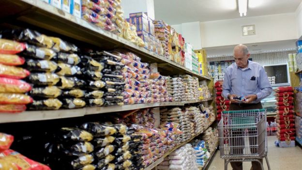 Pasta importada y a precio de dólar negro se ha empezado a ver los mercados venezolanos.