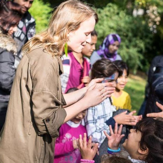 Anna Alboth with refugee children