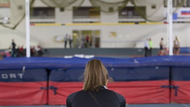 An athlete concentrates as she competes in women's high jump at a Russian Grand Prix track and field indoor event in Moscow (22 January 2016)