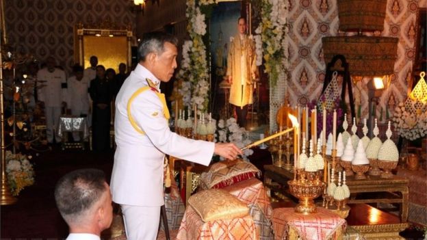 Crown Prince Vajiralongkorn at a ceremony to mourn his father at the Grand Palace, 15 October, 2016