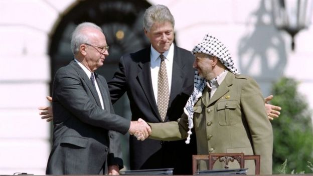 Yitzhak Rabin (left), Bill Clinton and Yasser Arafat (Sept 1993)