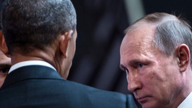 Obama de costas e Putin