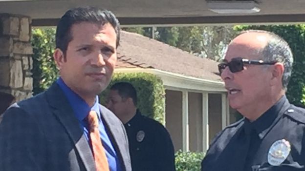 Pedro Muñiz y otro agente de policía