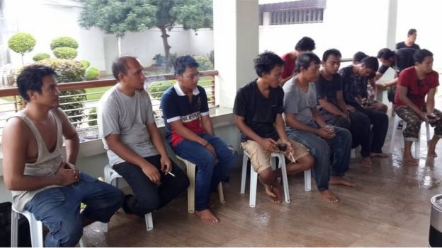 Indonesian sailors released by Abu Sayyaf rest at a local official's house in Jolo, Philippines (2 May 2016)