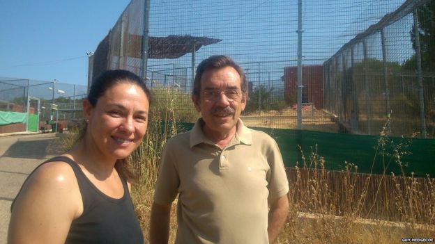 Veterinarian Maria Jose Perez (left) and Miguel Simon (right) at La Olivilla breeding centre (July 2015)